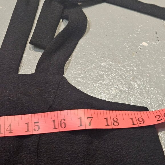 Old Navy Cropped Stretch Tie-Shoulder top XL - Picture 4 of 5